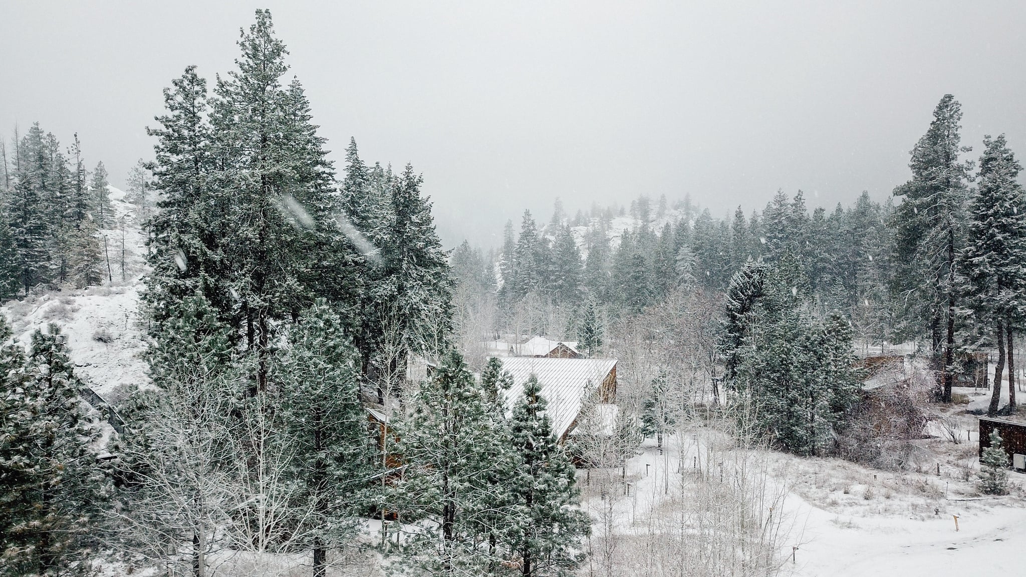 sleeping lady mountain.JPG Sleeping lady resort in the snow