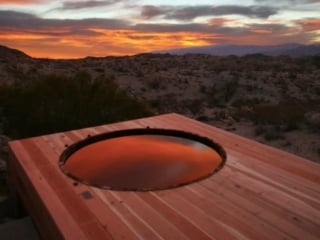 Joshua Tree Greenhaus with incredible view from the hot tub