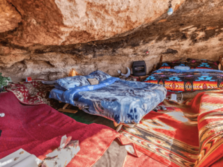 A cave Airbnb located in Sedona Arizona for a unique hotel
